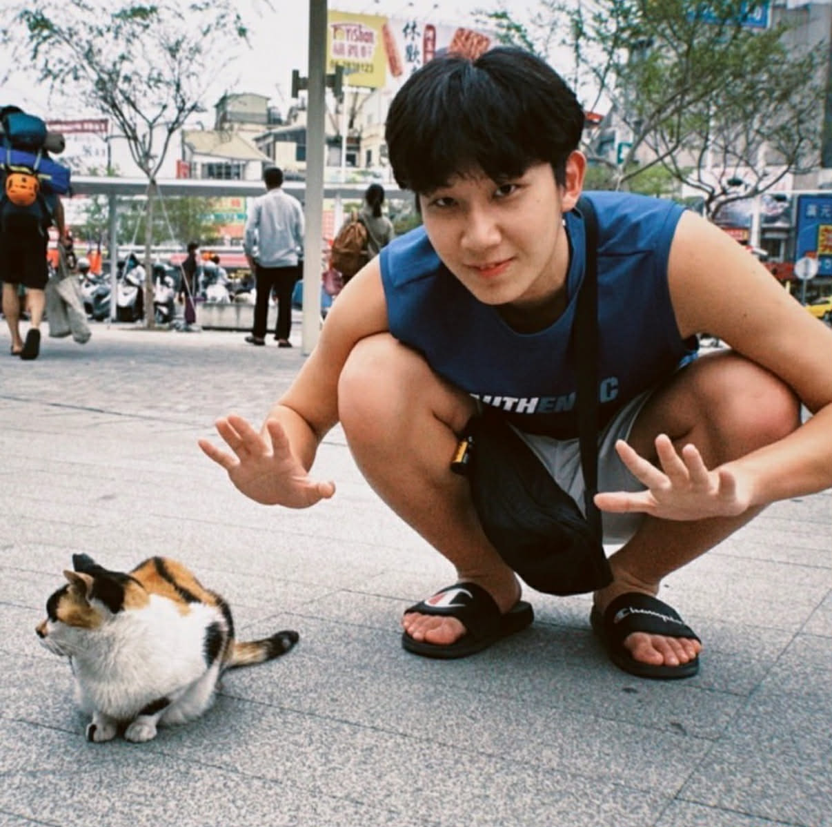 headshot_wenhan_with_cat.jpg